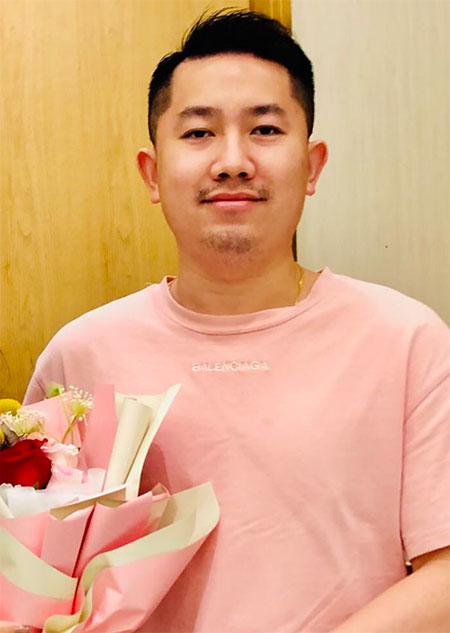 荣腾飞.jpg 荣腾飞.jpg