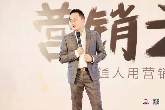 黄涛.jpg 黄涛.jpg